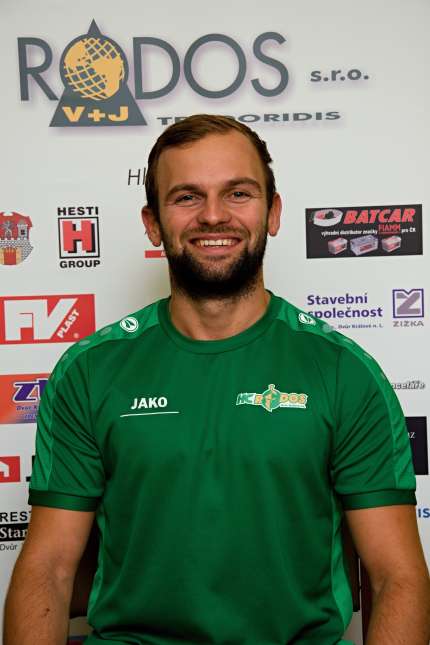 7 VITEBSKÝ Jakub 176 /66 / 28 let/ důrazný bek s dobrou rozehrávkou / 28 záp. 8 KB (1+7) / PO 6 záp 2 KB (1+1) / ve 3 třídě otec / Pavel Říčař / rybařina